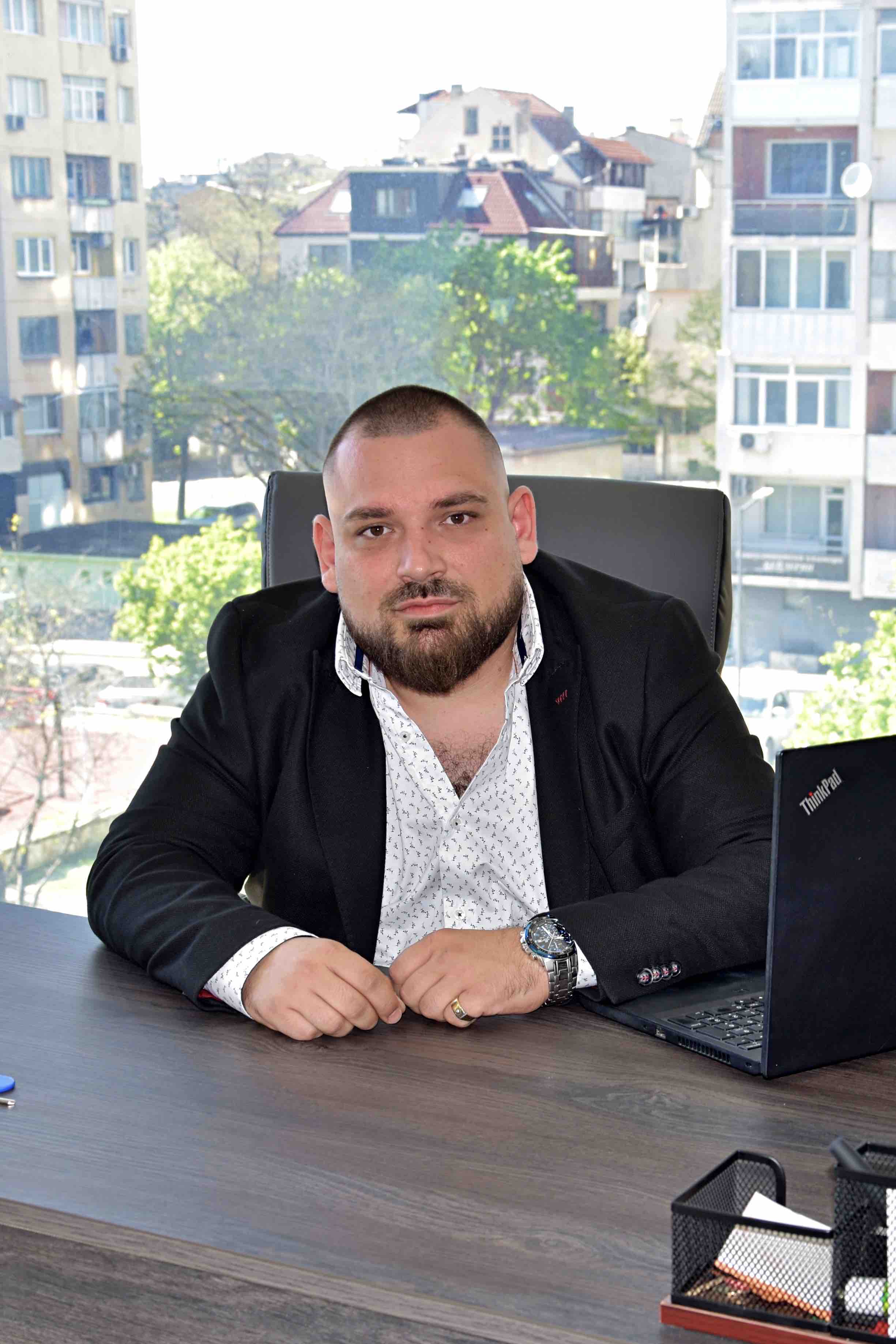 Broker picture